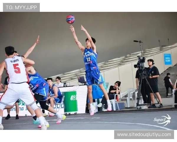 斗球帝nba直播在线观看全场回放，轻松掌握每一场精彩比赛瞬间